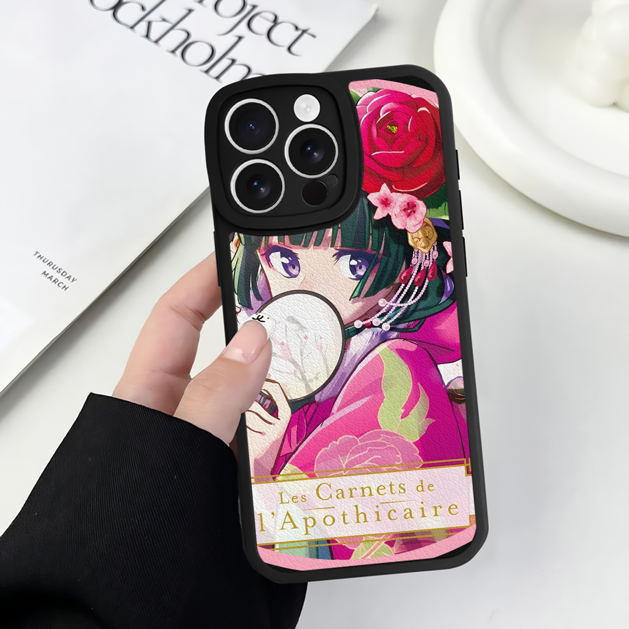 （画像用） 薬屋のひとりごと The Apothecary Diaries 【iPhone 16シリーズ対応】シリコンスマホケース（レザー調） 材質：シリコン